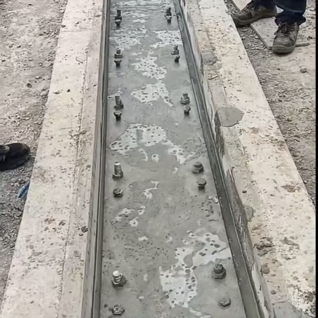 嵊州港口码头起重机龙门吊重型机械设备稳固用早强快凝轨道胶泥